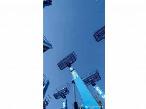 直臂式高空作業(yè)車